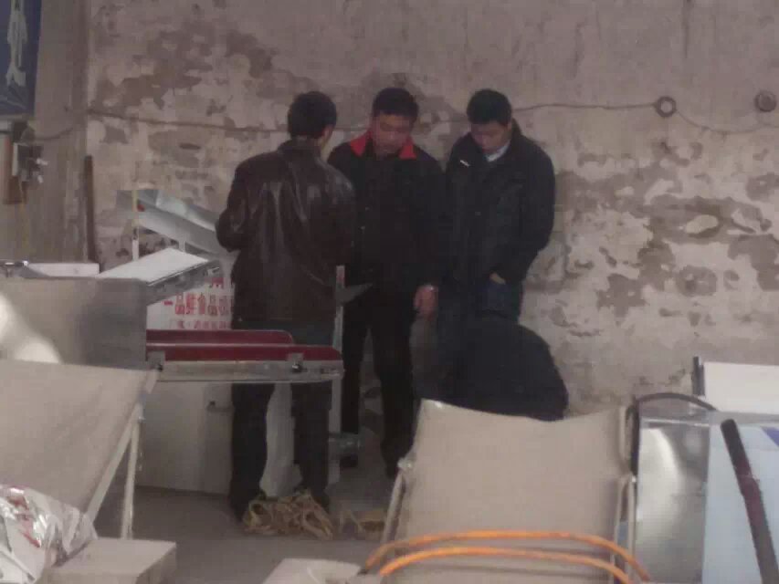 一品鮮工程師細(xì)心指導(dǎo)江蘇昆山客戶高先生調(diào)試設(shè)備