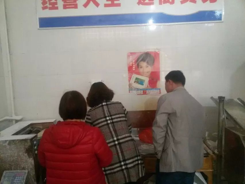 三門峽客戶一行前來(lái)考察一品鮮燴面機(jī)