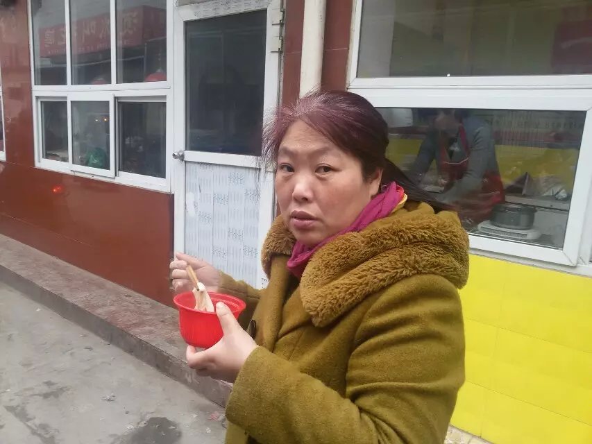 周口客戶和阜陽客戶前來考察燴面機設備