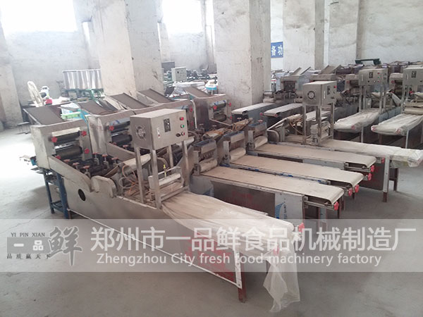 一品鮮燴面機(jī)成品倉庫一角
