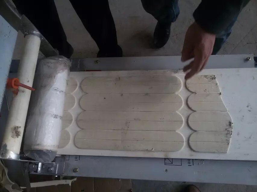 定制刀具出的成品長型燴面坯