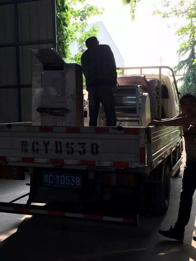 和面機(jī)裝車