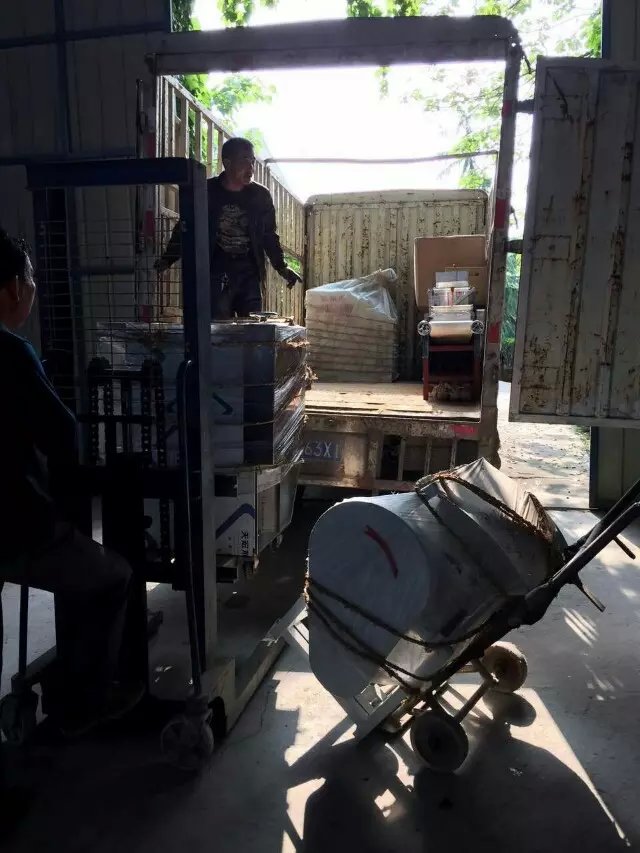 整套多功能成型機(jī)裝車