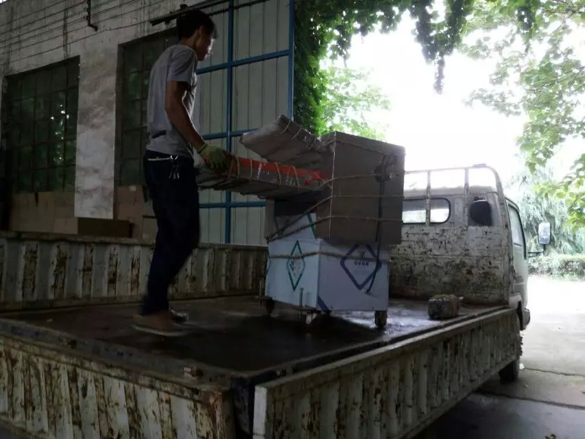 全自動揉壓機(jī)裝車