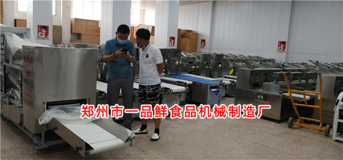 周口客戶考察一品鮮燴面機(jī)