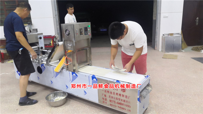 飯店燴面機調(diào)試中